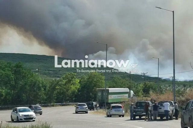 Φωτιά στη Φθιώτιδα – Ενισχύθηκαν οι δυνάμεις, νέο 112 για εκκένωση χωριού
