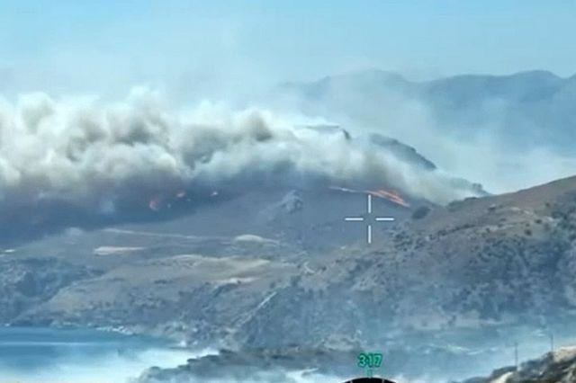 Φωτιά στο Ρέθυμνο: Βίντεο drone από τους καπνούς από την περιοχή του Ασώματου