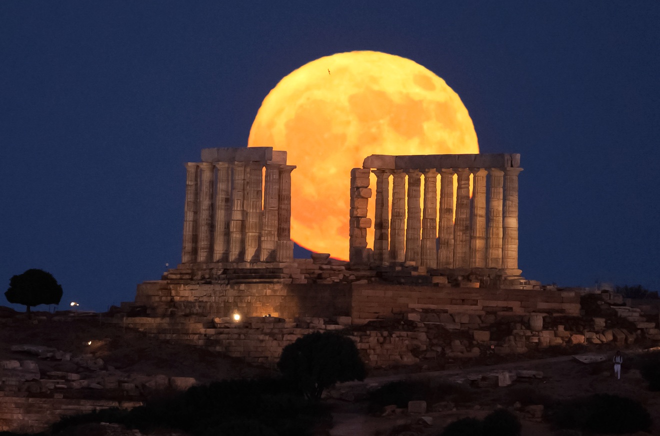 Πανσέληνος Ιουλίου: Πότε θα δούμε το "Φεγγάρι του Κόκκινου Ελαφιού"