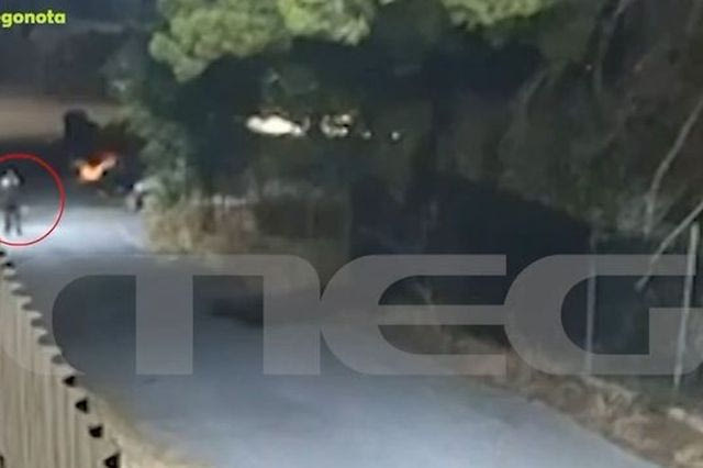 Η στιγμή που 50χρονος βάζει φωτιά στην Άνοιξη - Βίντεο ντοκουμέντο