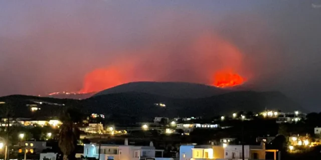 Φωτιά στην Πάρο: Ολονύχτια μάχη με τις φλόγες και τους ανέμους – Μεγάλες αναζωπυρώσεις
