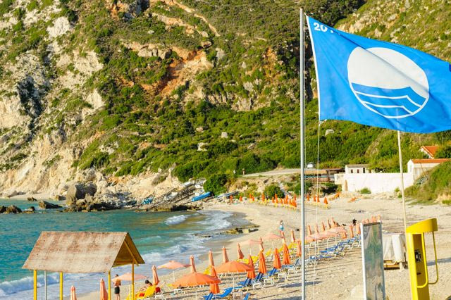 Γαλάζια Σημαία: Είναι τελικά εγγύηση ότι κολυμπάμε σε καθαρά νερά;