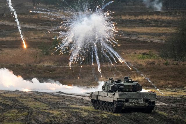 FT: Ιστορική στροφή στη Γερμανία – Θα δανειστεί 800 δισ. ευρώ για επανεξοπλισμό