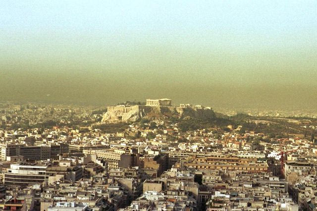 Νέφος: Τα καλοκαίρια που οι Αθηναίοι δεν έβλεπαν την Ακρόπολη