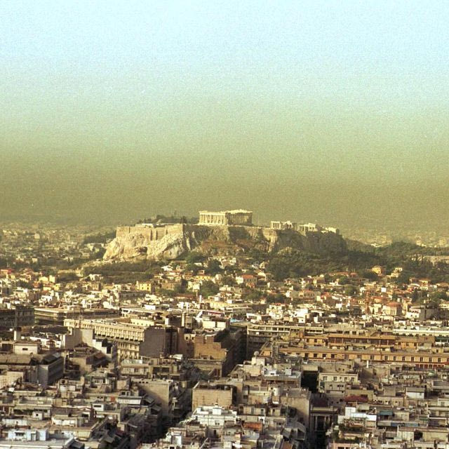 Νέφος: Τα καλοκαίρια που οι Αθηναίοι δεν έβλεπαν την Ακρόπολη