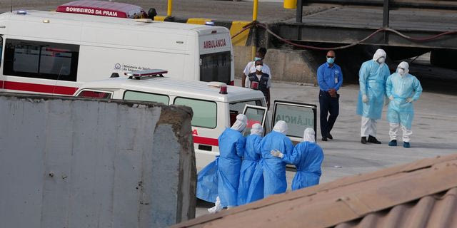 Στιγμιότυπο από τις επιχειρήσεις για την αντιμετώπιση των κρουσμάτων χανταϊού σε κρουαζιερόπλοιο