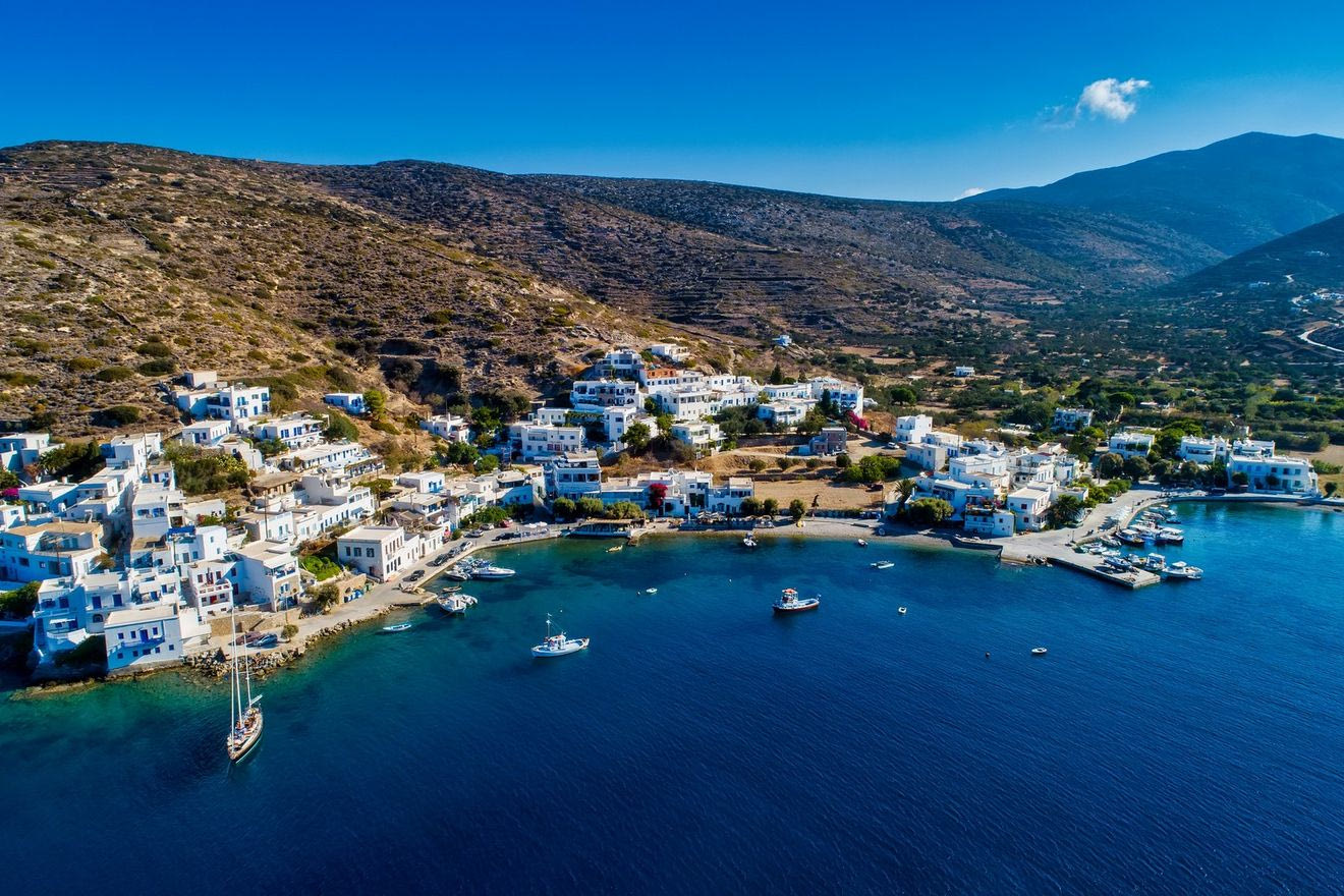 Αμοργός: Ανάμεσα σε παραδόσεις, ρακόμελο και απέραντο γαλάζιο