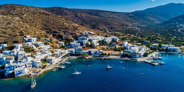 Αμοργός: Ανάμεσα σε παραδόσεις, ρακόμελο και απέραντο γαλάζιο