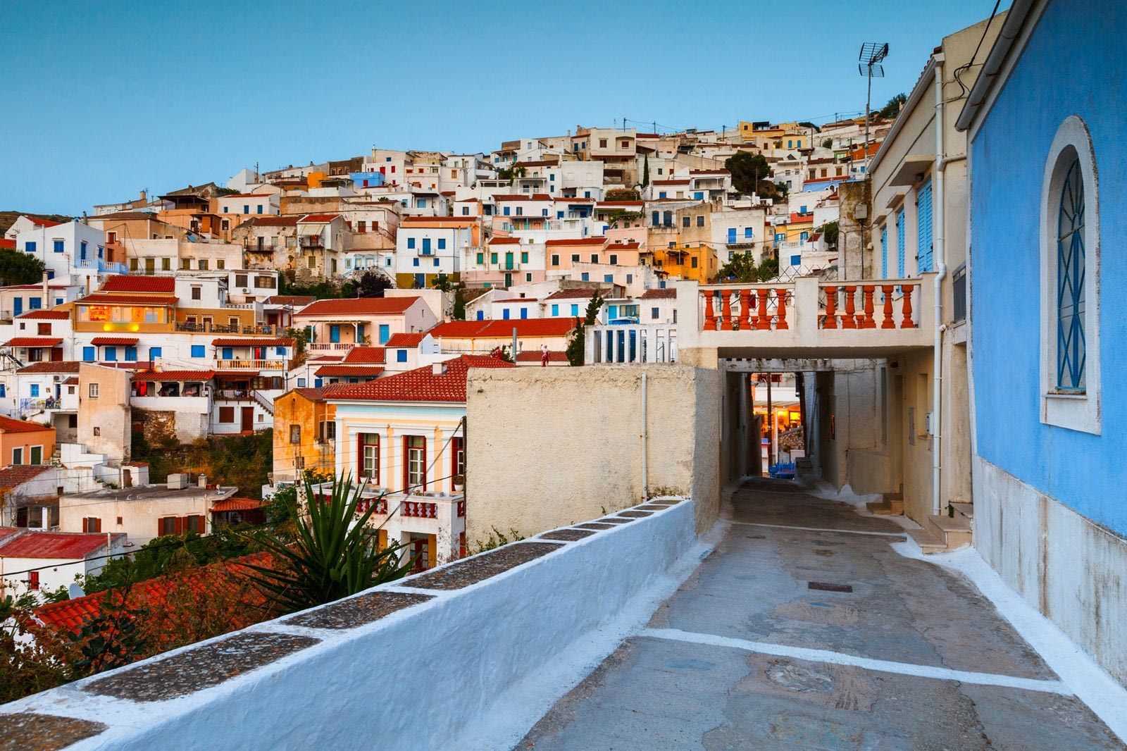 Η Ιουλίδα (ή Χώρα) είναι η γραφική πρωτεύουσα της Κέας (Τζιας)