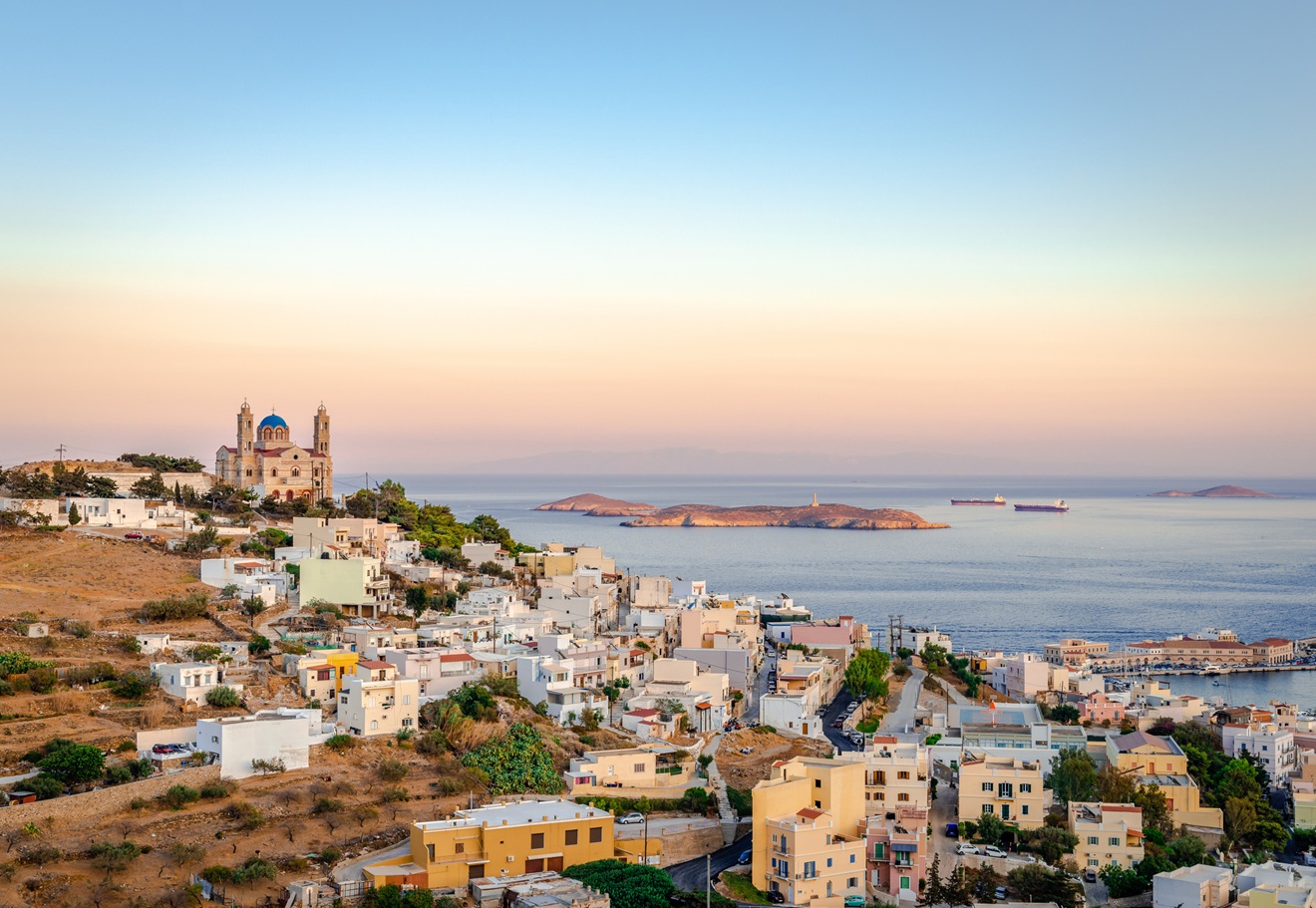 Τουρίστρια έπαθε εγκεφαλίτιδα μετά από τσίμπημα τσιμπουριού στην Σύρο