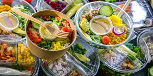 Από την τυρόπιτα στο protein bowl: Η μεγάλη έκρηξη του έτοιμου γεύματος στην Ελλάδα