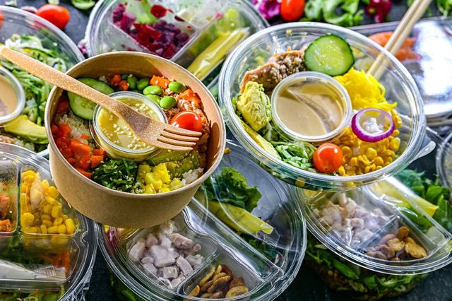 Από την τυρόπιτα στο protein bowl: Η μεγάλη έκρηξη του έτοιμου γεύματος στην Ελλάδα