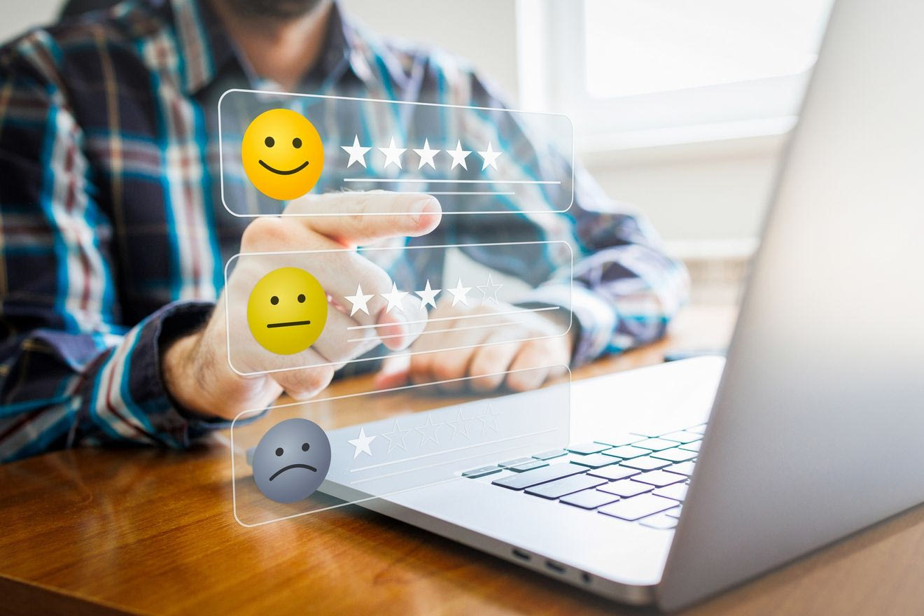 Σύμβολα emoji σε μια εικονική διεπαφή
