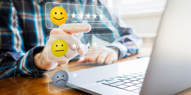 Σύμβολα emoji σε μια εικονική διεπαφή