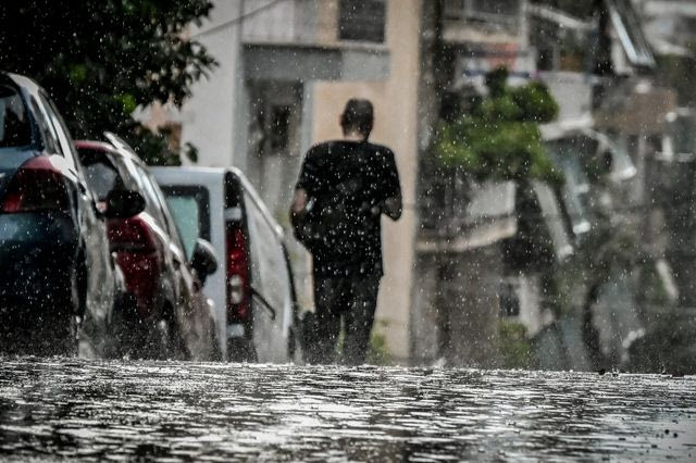 Ισχυρή καταιγίδα έφερε η κακοκαιρία στην Αττική