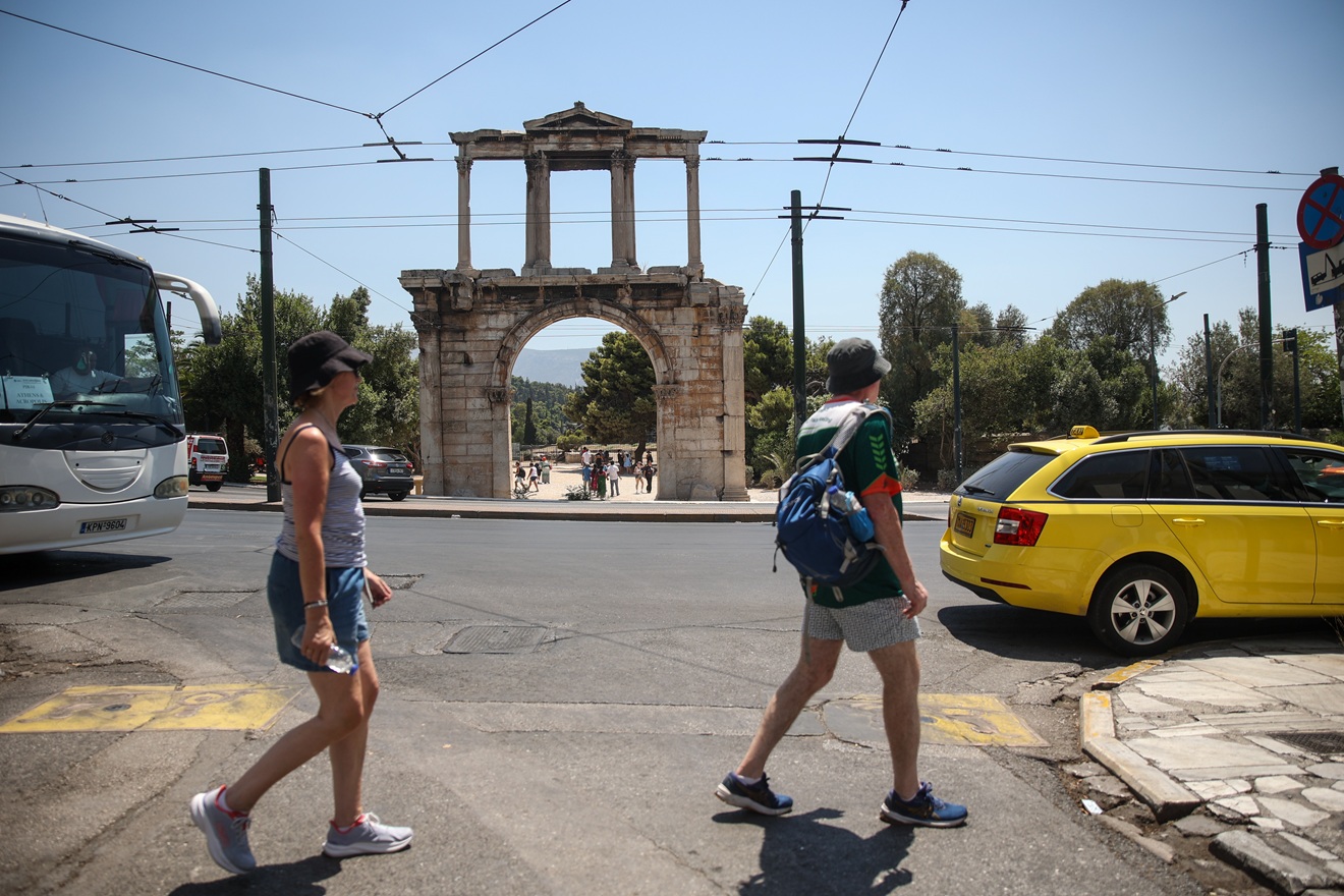 Πώς αμείβονται οι εργαζόμενοι για την αργία του Δεκαπενταύγουστου