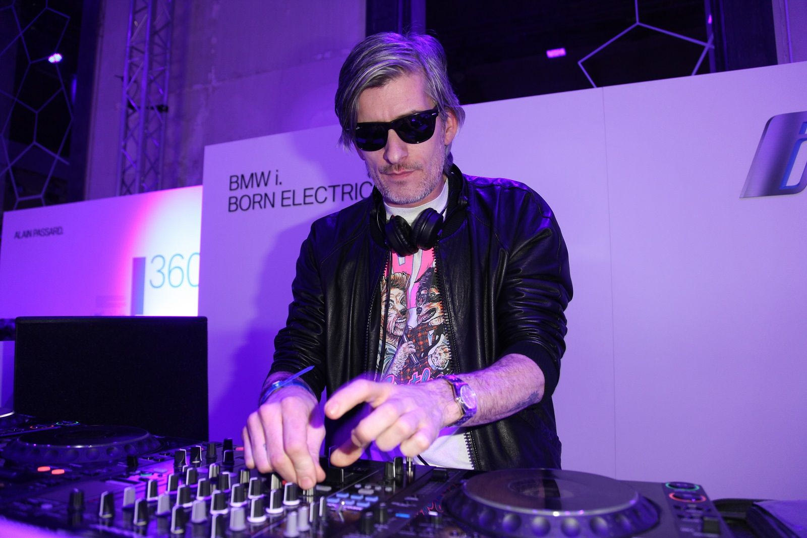 Πέθανε ο Γάλλος DJ Kavinsky – Βρέθηκε νεκρός στο σπίτι του στο Παρίσι