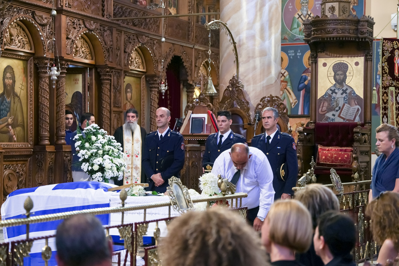 Αγρίνιο: Θρήνος στην κηδεία του 27χρονου πυροσβέστη που έχασε τη ζωή του στο Γύθειο