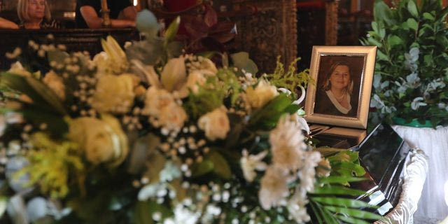 Κηδεία Β. Νέστορα: “Άνθρωποι σκοτεινοί μάς έριξαν σε βαθύ πηγάδι πόνου” – Συγκινεί ο αδερφός της