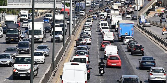 Κίνηση οχημάτων στην εθνική οδό Αθηνών - Λαμίας, στον Κηφισό