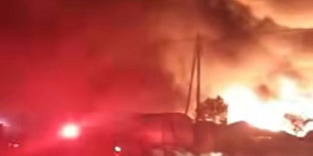 Λάρισα: Μεγάλη φωτιά σε εργοστάσιο ανακύκλωσης στο Ομορφοχώρι – Μήνυμα από το 112