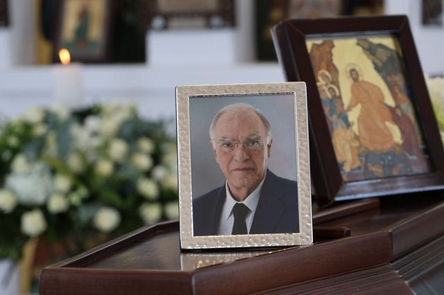 Το τελευταίο αντίο στον Βασίλη Λεβέντη – Τα συγκινητικά λόγια του γιού του