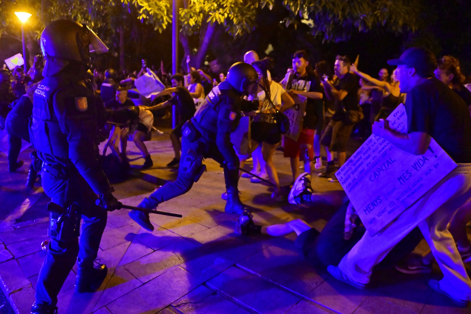 Διαδήλωση κατά του υπερτουρισμού στη Μαγιόρκα –  Επεισόδια  με 8 τραυματίες