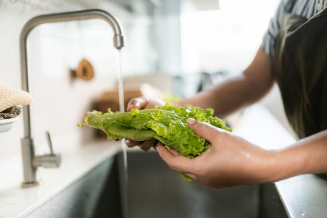 ΗΠΑ: Παράσιτο σε μαρούλι στα Taco Bell υπεύθυνο για την επιδημία “εκρηκτικής διάρροιας”