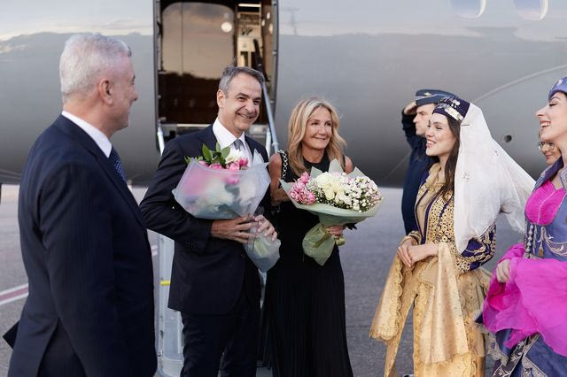 Στην Άγκυρα ο Κ. Μητσοτάκης για τη Σύνοδο Κορυφής του ΝΑΤΟ – Η χειραψία με Ερντογάν