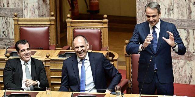 Γιατί απέτυχε το κόλπο του Μαξίμου με το Σύνταγμα