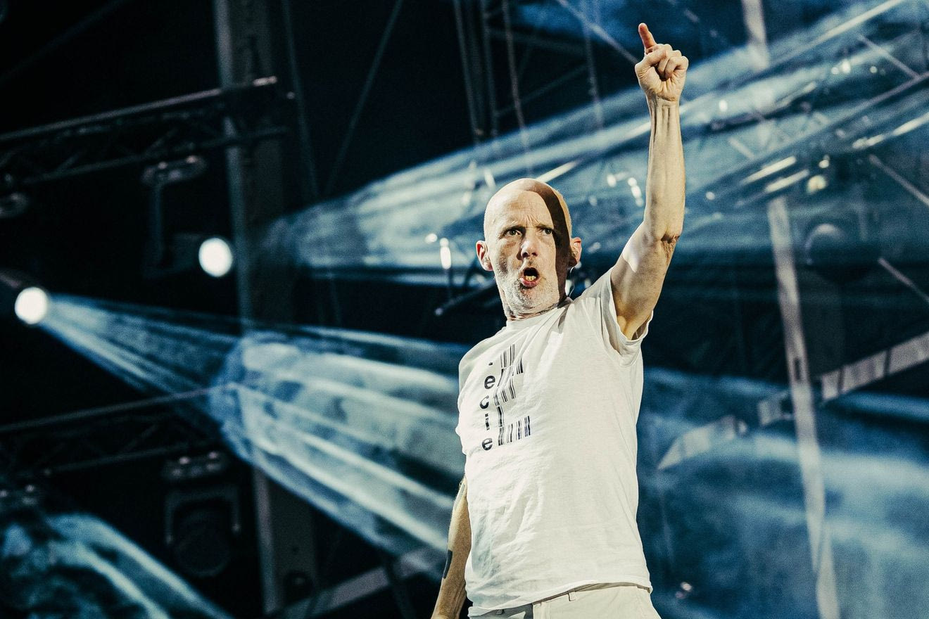 Rave ντελίριο στην Πλατεία Νερού – Ο Moby μας έδειξε πώς γίνεται
