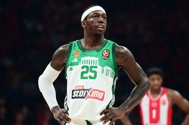 Ναν στο Χ: “Τουλάχιστον 3-5 άνθρωποι την ημέρα με ρωτούν πότε θα επιστρέψω στους Χιτ”