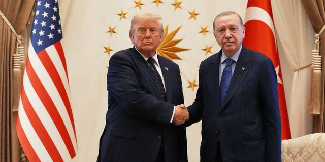 Οι υποσχέσεις του Τραμπ στον Ερντογάν και τα πρωτοφανή εγκώμιά του