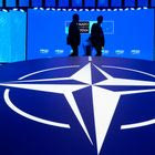 Στα “πόδια” του Τραμπ συμφωνίες δισεκατομμυρίων από τους συμμάχους του ΝΑΤΟ