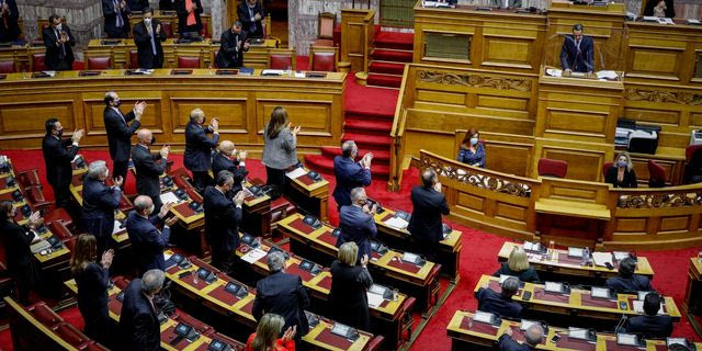 Εξαπάτηση: “Φιλελεύθεροι” πάνε εμφύλιο και “άριστοι” στα δικαστήρια…