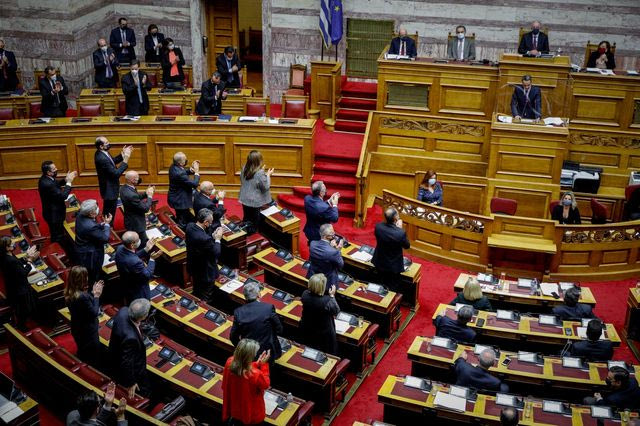 Εξαπάτηση: “Φιλελεύθεροι” πάνε εμφύλιο και “άριστοι” στα δικαστήρια…