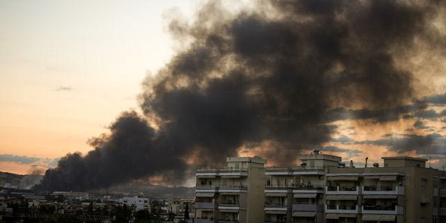Πρόεδρος Πνευμονολόγων για Ωραιόκαστρο: Τα αιωρούμενα σωματίδια επηρεάζουν περιοχές χιλιόμετρα μακριά από τη φωτιά