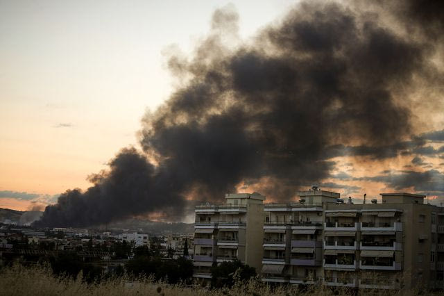 Πρόεδρος Πνευμονολόγων για Ωραιόκαστρο: Τα αιωρούμενα σωματίδια επηρεάζουν περιοχές χιλιόμετρα μακριά από τη φωτιά