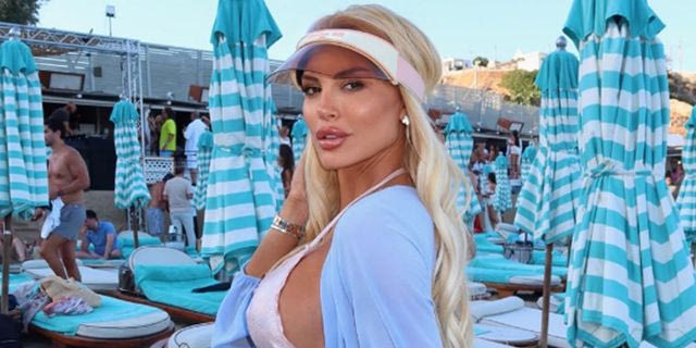 Οι ανέμελες στιγμές της Παναγιώταρου σε beach bar της Μυκόνου