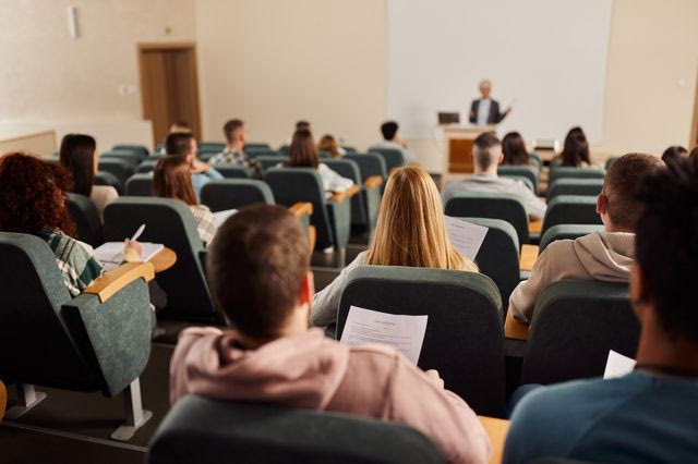 Άρις Καζάκος: Κατάργηση των ιδιωτικών πανεπιστημίων;