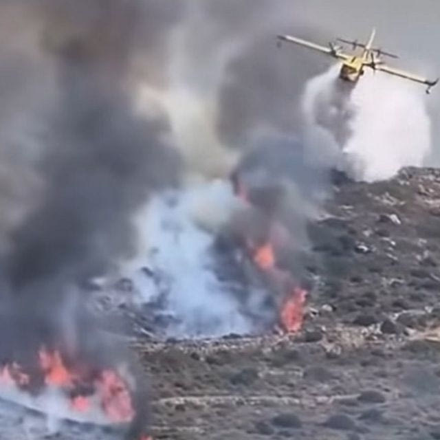 Φωτιά στην Πάρο: Ο καπνός έφτασε μέχρι την Κρήτη – Βίντεο