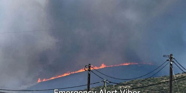 Φωτιά στην Πάρο: 14 εναέρια μέσα στη μάχη με τις φλόγες – Εκκενώθηκαν 5 περιοχές
