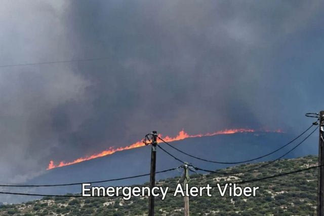 Φωτιά στην Πάρο: 14 εναέρια μέσα στη μάχη με τις φλόγες – Εκκενώθηκαν 5 περιοχές