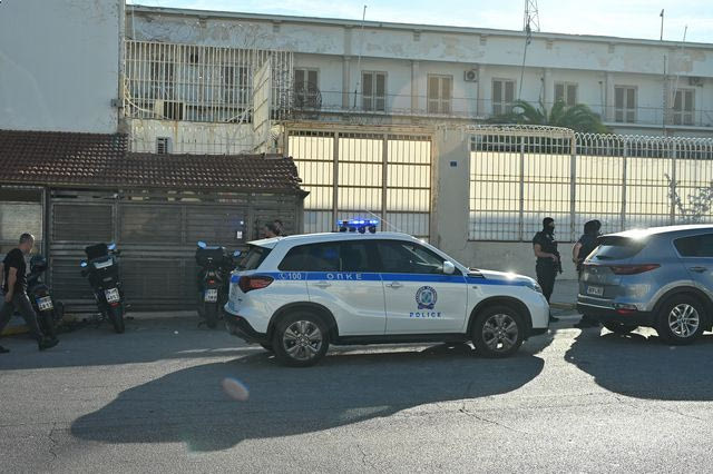 Σε χάρτινο ποτήρι παρέλαβε τη χειροβομβίδα ο Αιγύπτιος – Μυστήριο ο στόχος της επίθεσης