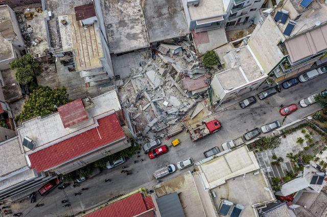 Κατάρρευση κτiρίου στα Πετράλωνα επί της οδού Αλκμήνης