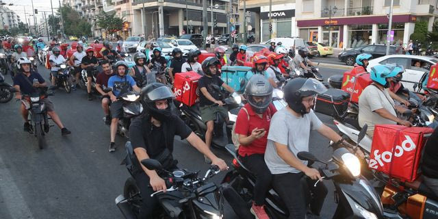 ”Κόκκινη κάρτα” από τους διανομείς φαγητού – Στάση εργασίας την ώρα του τελικού του Μουντιάλ