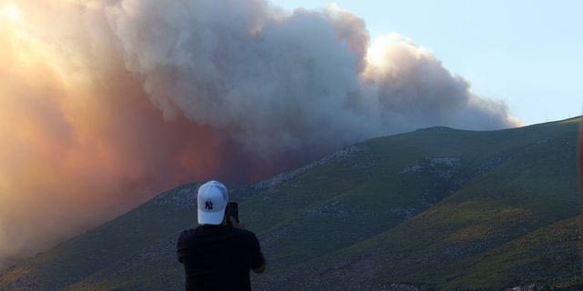 Στη Βόρεια Αφρική έφτασε ο καπνός από τις πυρκαγιές στην Ελλάδα – Εικόνα