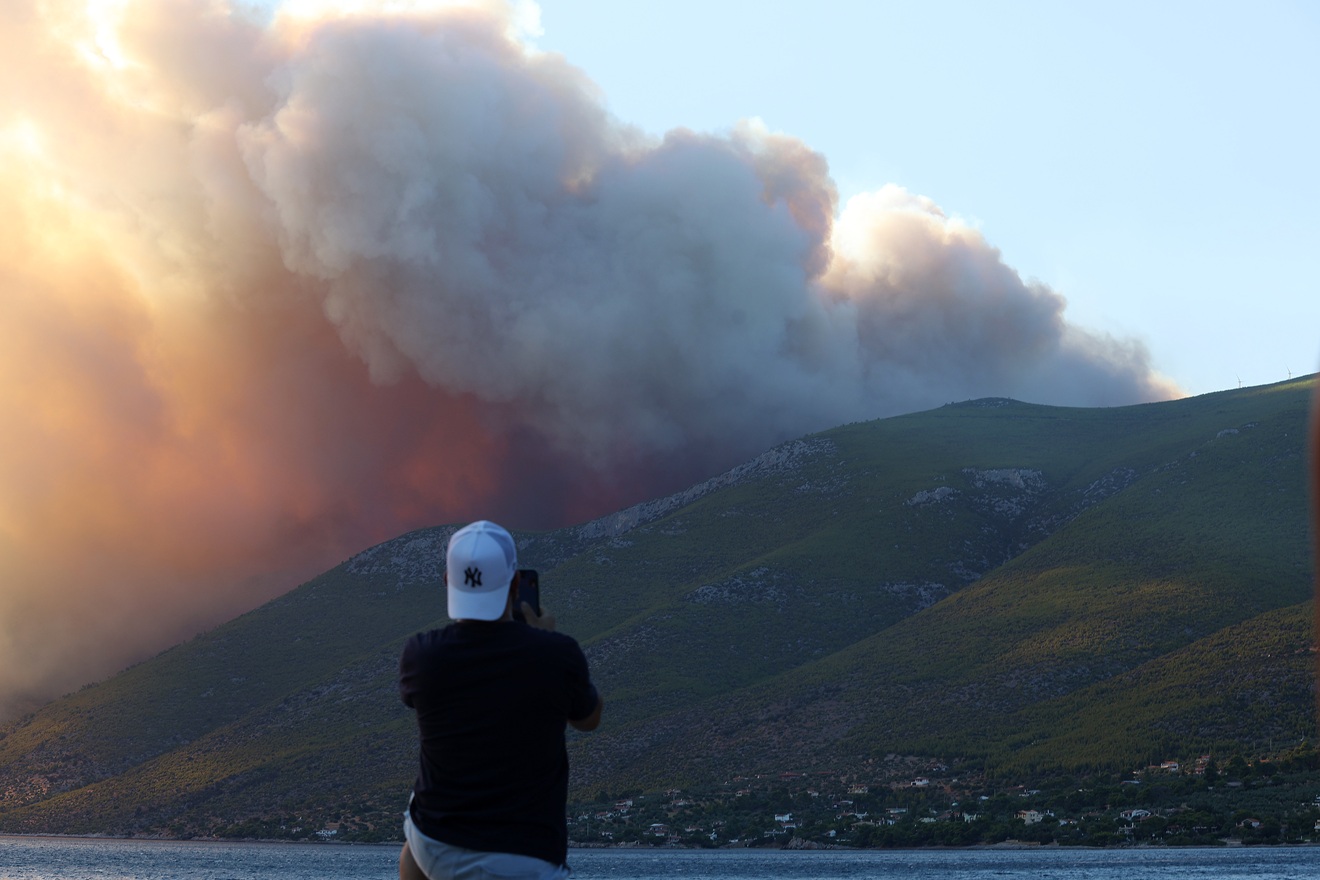 Στη Βόρεια Αφρική έφτασε ο καπνός από τις πυρκαγιές στην Ελλάδα – Εικόνα