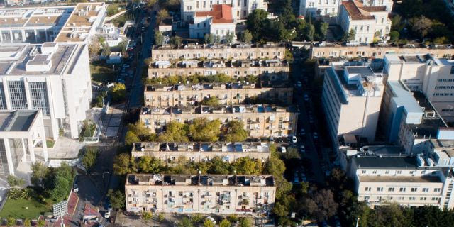 Κι όμως γυρίζει…