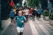 “Εδώ ο ένας τραβάει τον άλλον”: Οι Αθηναίοι τρέχουν παρά τη ζέστη